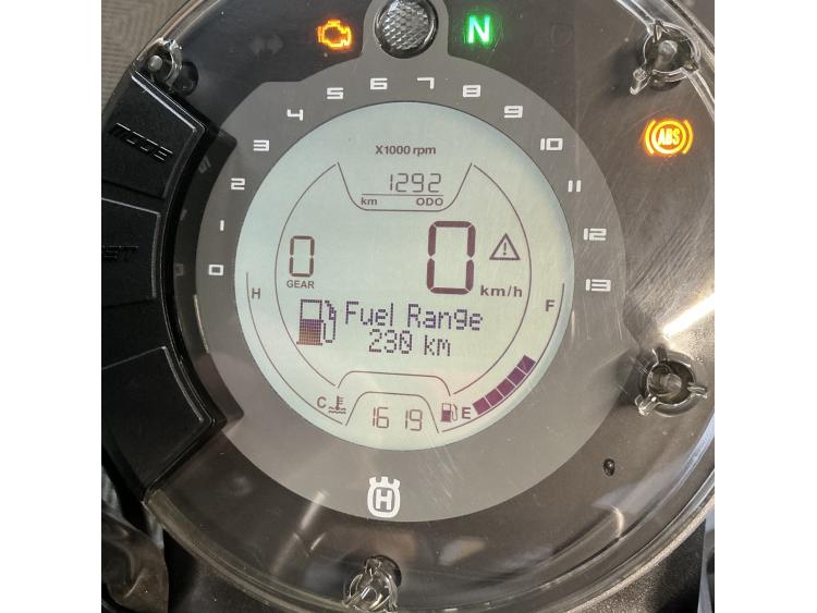 HUSQVARNA SVARTPILEN 125 ABS