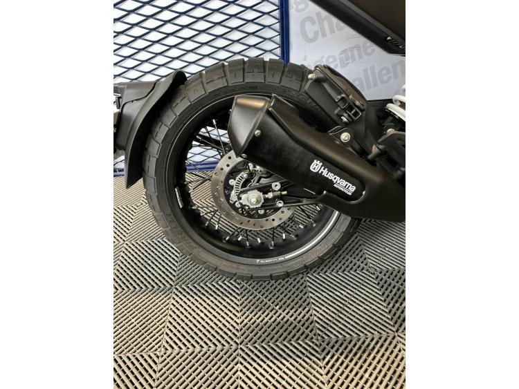 HUSQVARNA SVARTPILEN 125 ABS