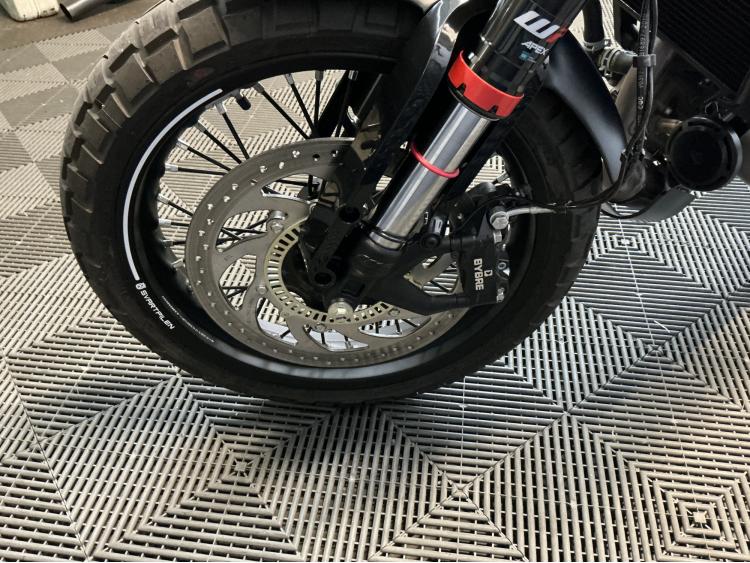 HUSQVARNA SVARTPILEN 125 ABS