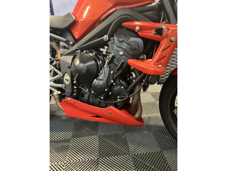 TRIUMPH STREET TRIPLE 675 R