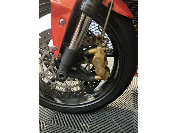 TRIUMPH STREET TRIPLE 675 R