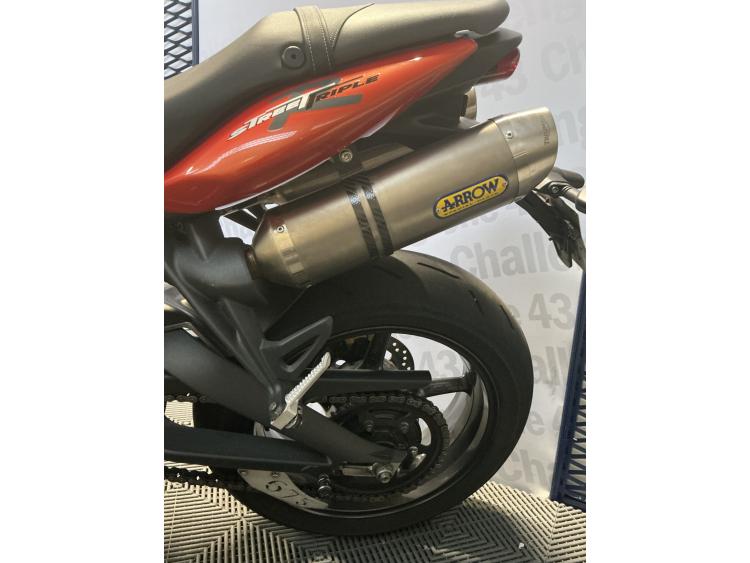 TRIUMPH STREET TRIPLE 675 R