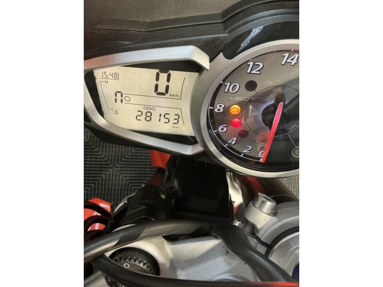 TRIUMPH STREET TRIPLE 675 R